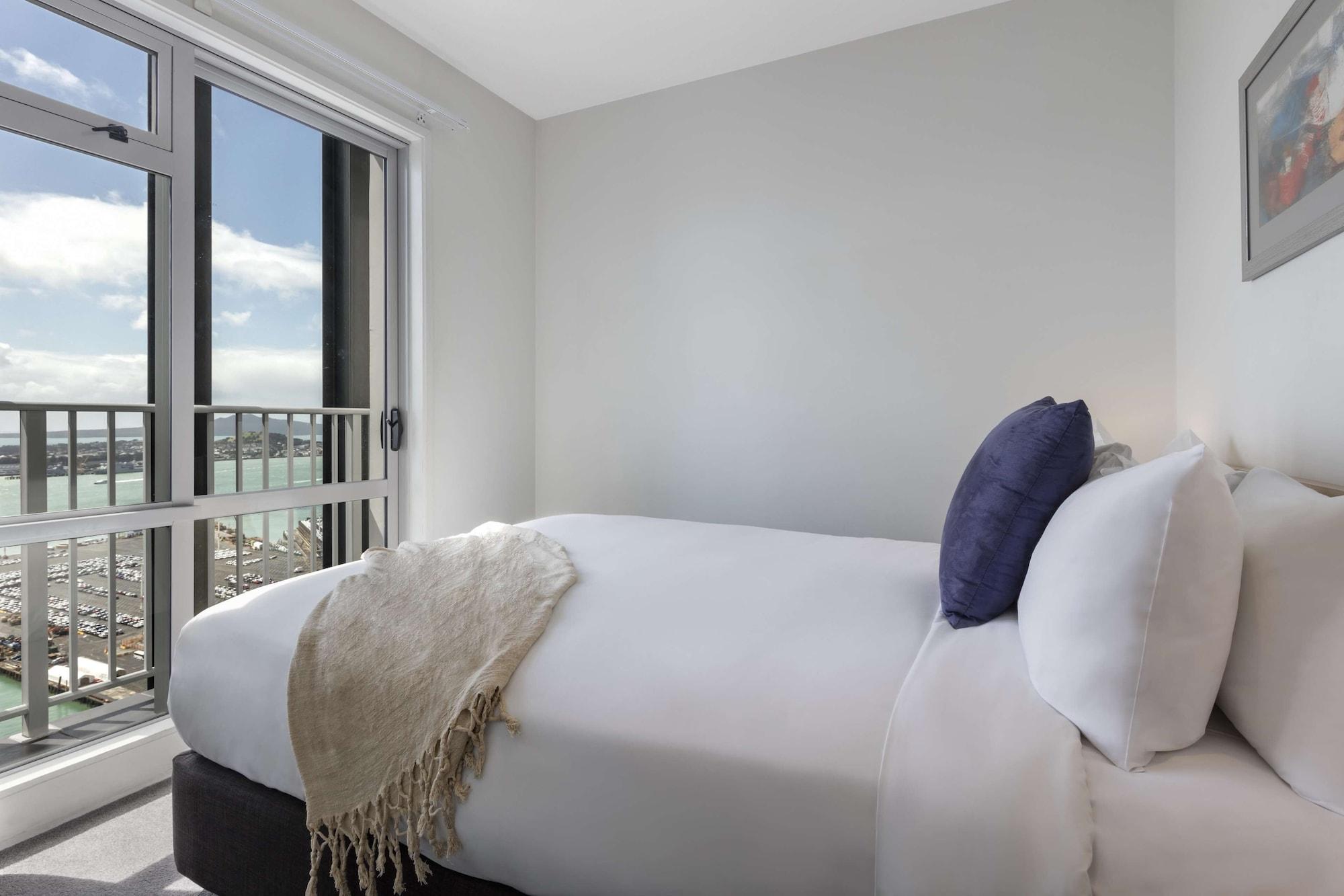 Auckland Harbour Suites Экстерьер фото