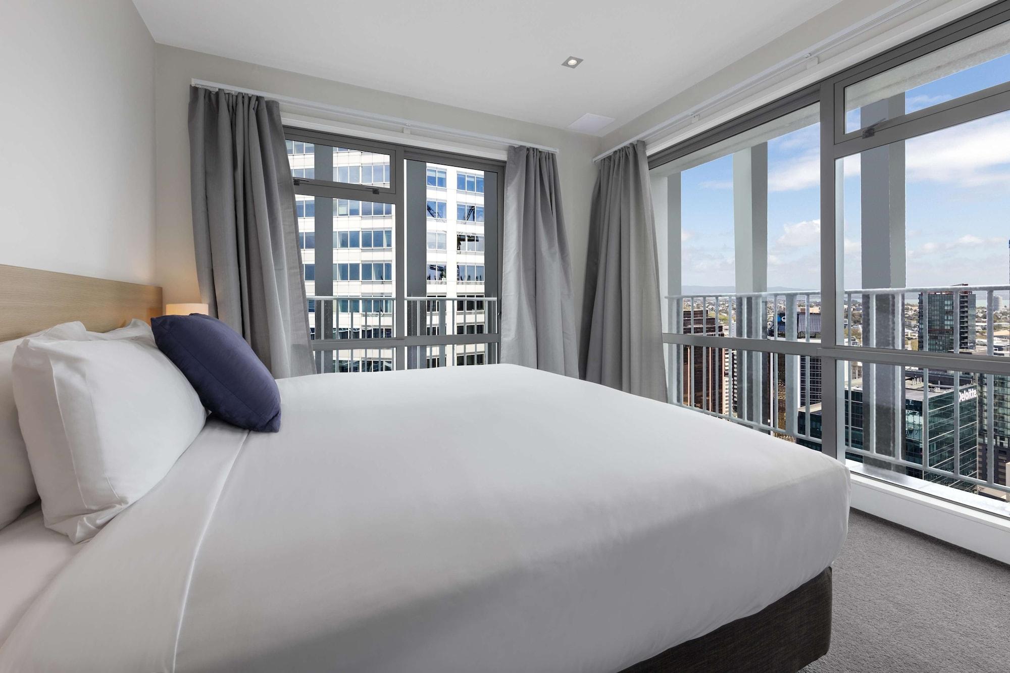 Auckland Harbour Suites Экстерьер фото